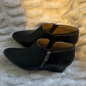 Adrienne Vittadini Black Ankle Booties
